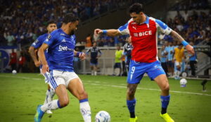 La desazón del DT de Cruzeiro tras histórico triunfo de la UC en Brasil: 