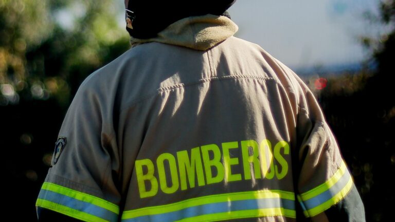 Adulto mayor murió tras incendio de su minimarket en Padre Hurtado: Su esposa está desaparecida