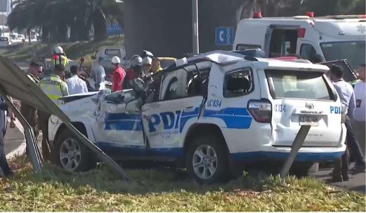 Vehículo PDI volcó en cercanías del aeropuerto de Santiago: 3 funcionarios resultaron heridos