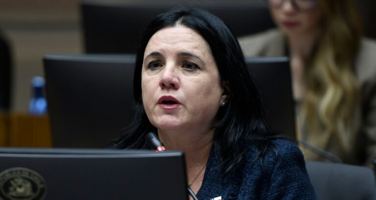 “Quiero cerrar el tema”: Steinert descartó “historia amorosa” en salida de Consuelo Peña de la PDI