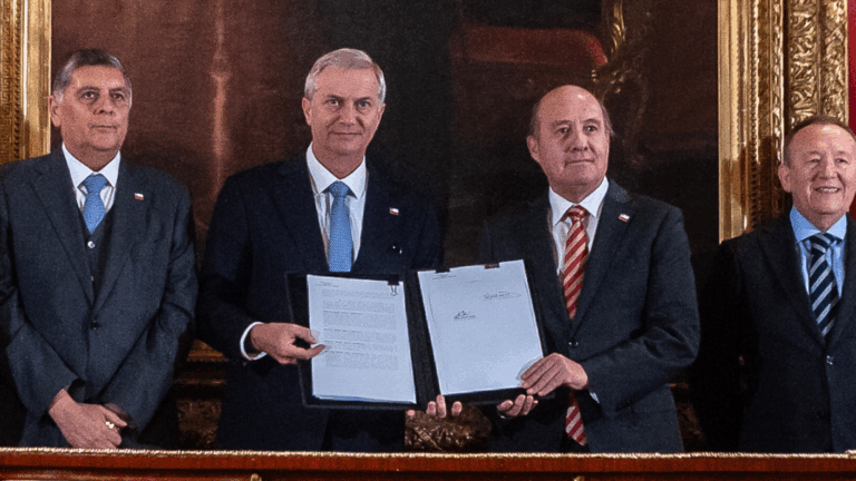 Crece polémica por oficio del gobierno: Estos son los programas que Hacienda propone revisar