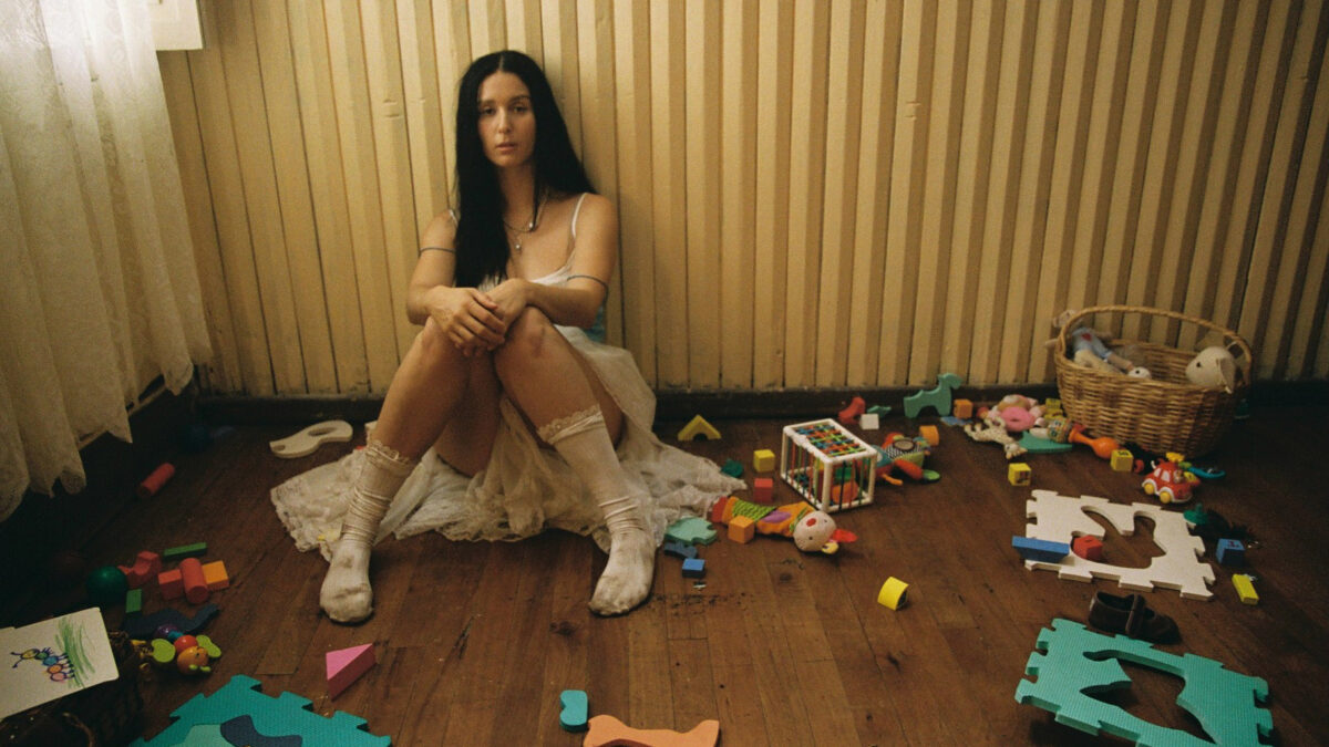 Francisca Valenzuela estrena Bugambilia: El single donde aborda el lado oscuro tras dar a luz