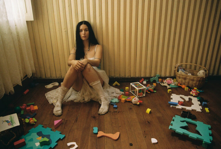 Francisca Valenzuela estrena Bugambilia: El single donde aborda el lado oscuro tras dar a luz