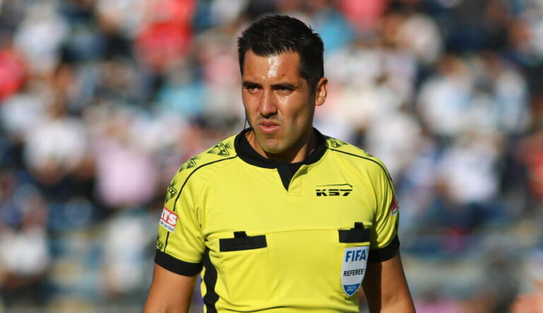 A impartir justicia: Árbitro Cristián Garay fue oficializado para dirigir en el Mundial 2026