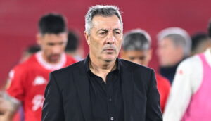 Entrenador de Newell's protagonizó accidente de tránsito en Argentina: Motociclista terminó con heridas