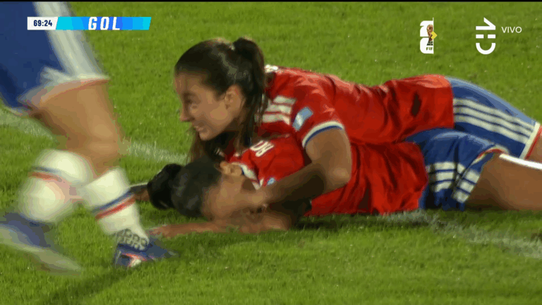 En dramática jugada: Chile toma ventaja ante Uruguay con sufrido gol de Michelle Olivares Acevedo