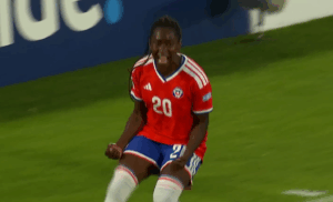 Lo empata Chile en el Centenario: Mary Valencia marcó la paridad para La Roja ante Uruguay