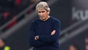 Relación rota: Hinchada del Betis arremetió contra Manuel Pellegrini y manifestó su 