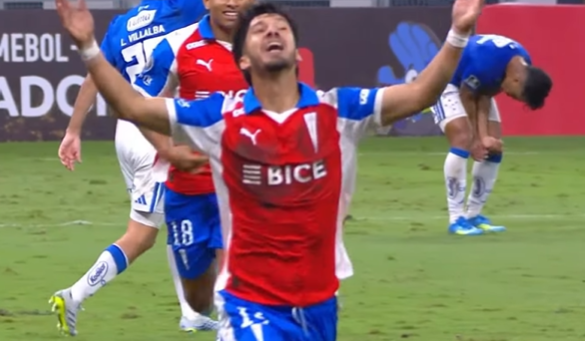 ¡De palomita! El gol de Jimmy Martínez que le entregó a la UC un histórico triunfo ante Cruzeiro