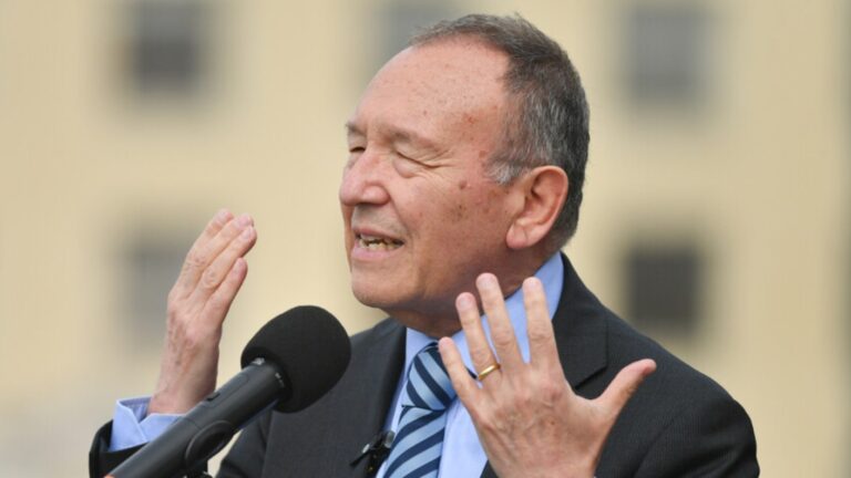 Gobierno da pie atrás y anuncia que no habrá límite de gratuidad después de los 30 años