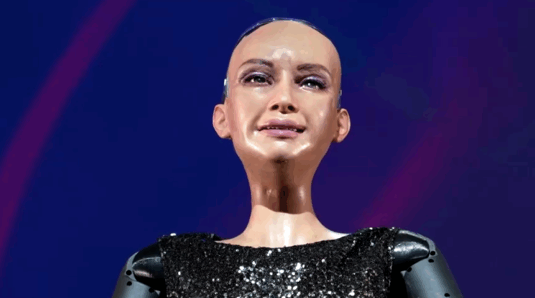 Robot Sophia canta con orquesta y sorprende en show de IA