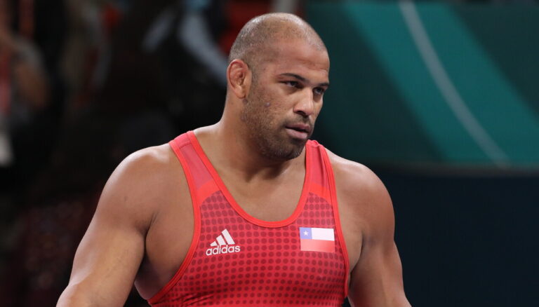 Yasmani Acosta festejó 11 años desde su llegada a Chile con emotivo mensaje: 