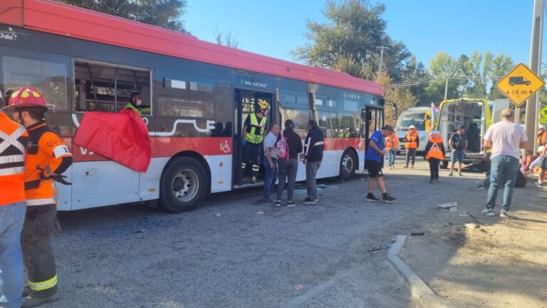 Grave accidente de bus del Sistema Red deja un fallecido en Pudahuel