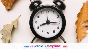 ¿Se atrasan o adelantan los relojes? Lo que debes hacer este sábado en tu celular con el cambio de hora