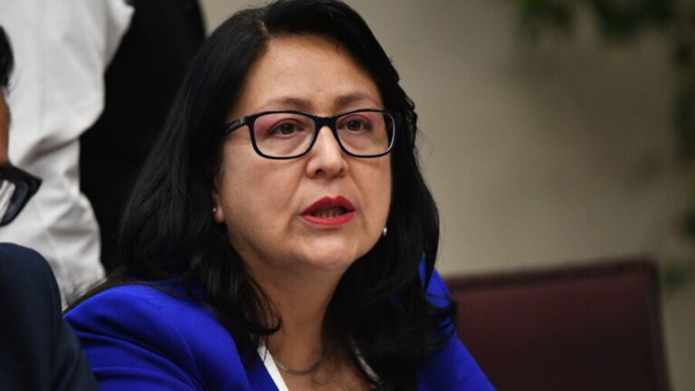 La lupa de Contraloría: Anuncia que fiscalizará entrega de beneficios sociales a quienes no los necesitan