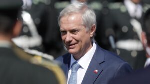 Aprobación del pdte. Kast cae por tercera vez consecutiva y baja de umbral del 40%