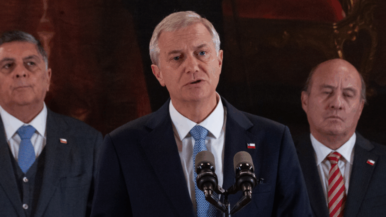 Presidente José Antonio Kast firma proyecto de ley de Reconstrucción Nacional