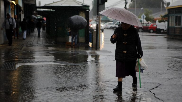Por lluvia, viento y probables tormentas eléctricas: Senapred declara alerta temprana preventiva en varias comunas de la RM