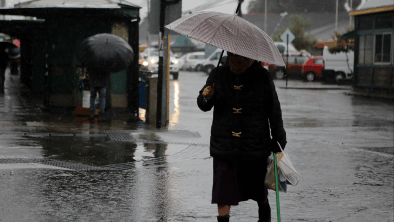 Vuelven las precipitaciones a Santiago: Revisa en qué sectores lloverá este lunes