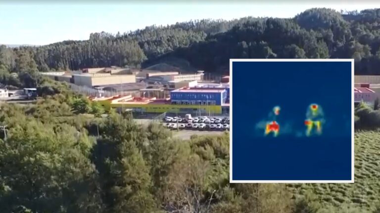 Arrastrándose por el barro de un extenso bosque: Así actúan los peloteros extremos en cárcel de Valdivia