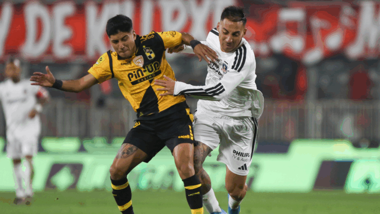 Colo Colo vence a Coquimbo en el Monumental y es líder de la Liga de Primera