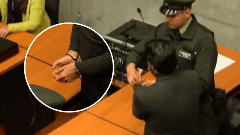 VIDEO | Salió esposado: El momento en que decretan prisión preventiva contra Joaquín Lavín León