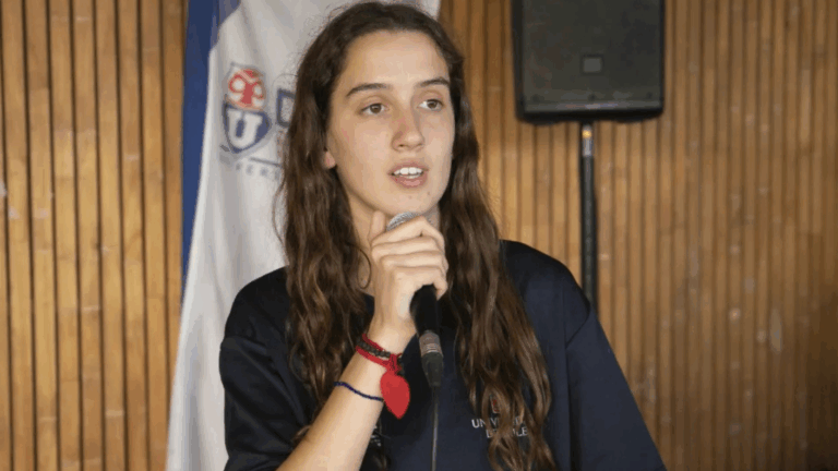 Estudiante de Ingeniería, futbolista y militante JJCC: Quién es Laura Mlynarz, la nueva presidenta de la FECh