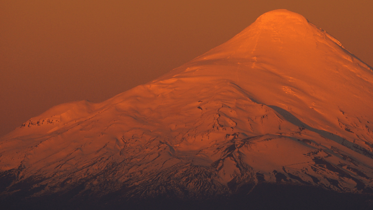 Conaf confirma muerte de excursionista en el volcán Osorno