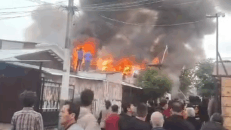 AHORA | Incendio afecta a viviendas en Renca: Vecinos combaten las llamas