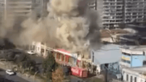 VIDEO | Incendio afectó a local comercial en Estación Central