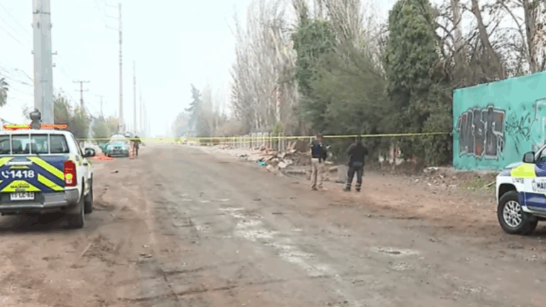 Investigan hallazgo de un cuerpo al interior de canal en Camino a Melipilla