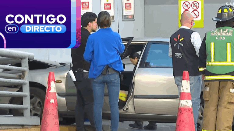 Adultos mayores terminaron lesionados tras chocar en estacionamiento: Habría perdido el control del auto