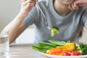 Trastornos alimentarios en Chile: La enfermedad mental con mayor mortalidad que aún no cuenta con cobertura adecuada
