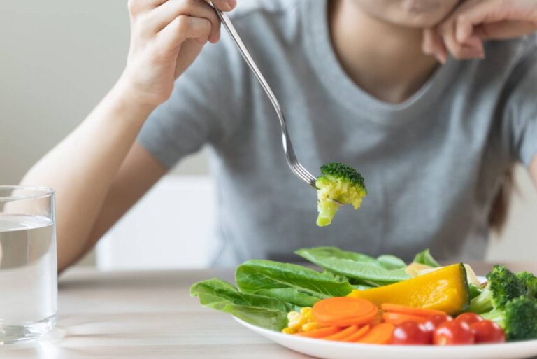 Trastornos alimentarios en Chile: La enfermedad mental con mayor mortalidad que aún no cuenta con cobertura adecuada
