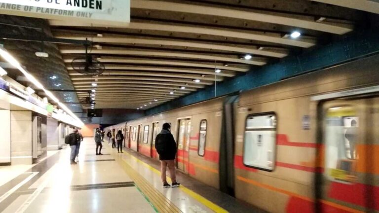 Hay 7 estaciones cerradas: Metro de Santiago informa inconvenientes en Línea 4