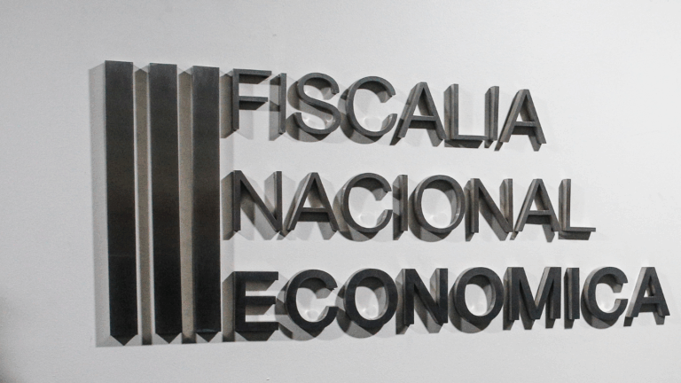 FNE acusa colusión entre Pluxee y Edenred en vales de alimentación y vestuario: Esta es la millonaria multa que exigen