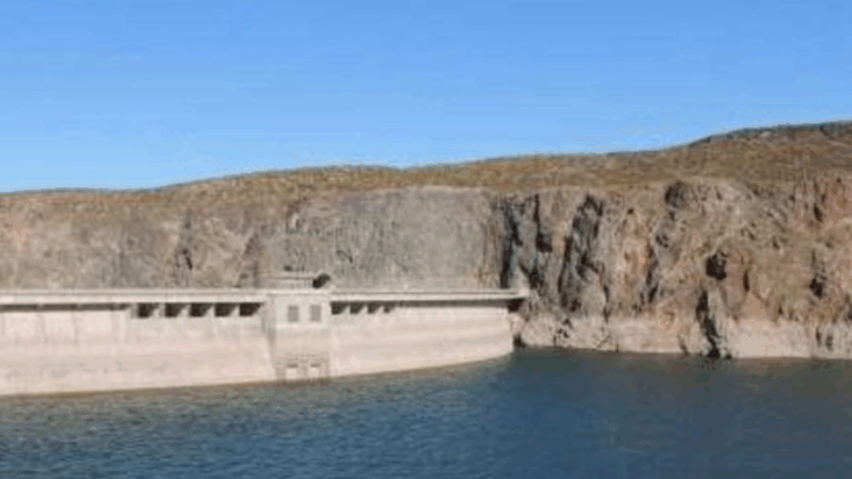 Tragedia en Mendoza: Chileno murió ahogado tras caer a un dique mientras pescaba