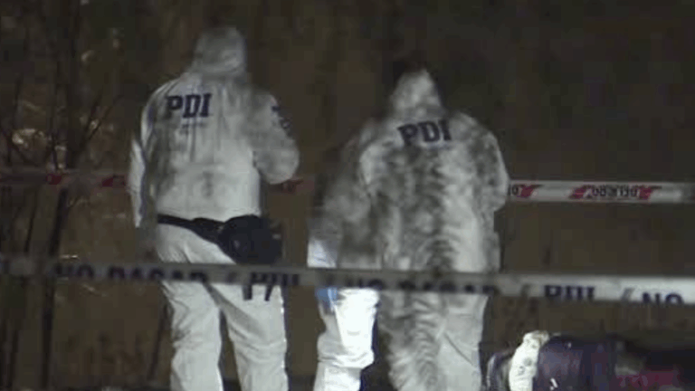 Vecinos escucharon balazo: Asesinan a hombre en situación de calle en la ribera del río Mapocho