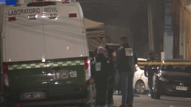 Un muerto y un herido dejó ataque a balazos en Recoleta: Agresor andaba en scooter