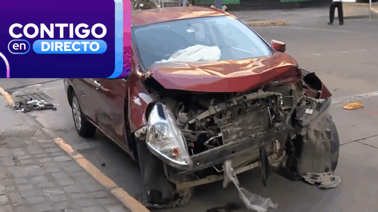 VIDEO | Tres personas lesionadas por choque entre taxi y vehículo particular en Santiago Centro