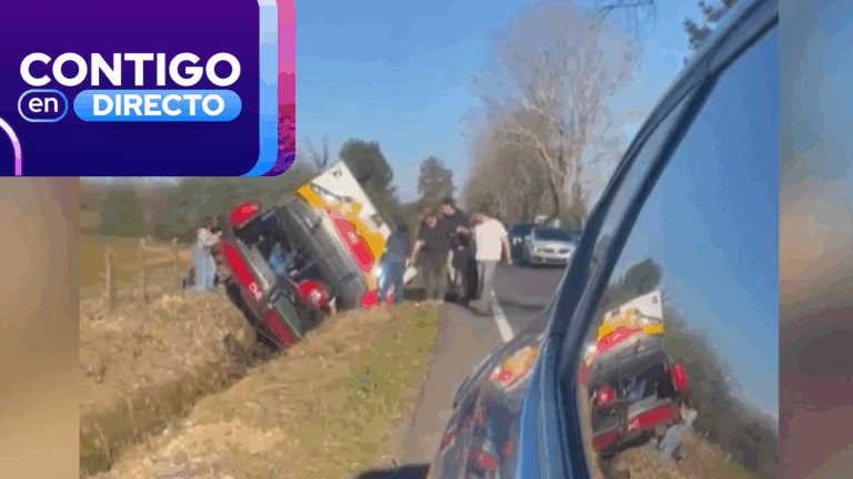 Un fallecido y al menos 30 lesionados en accidente de bus en Villarrica: Inician rescate de personas atrapadas