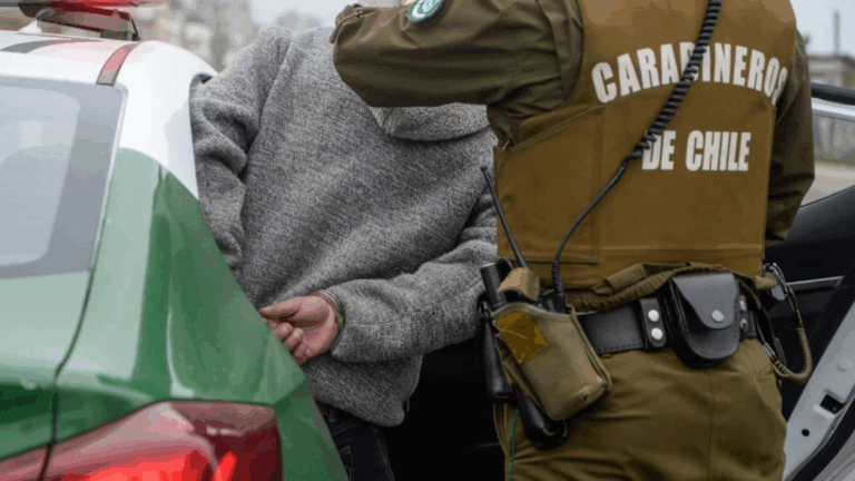 Dentienen a acusado de agredir a su hijo de 10 meses en Paine: Vecinos intentaron lincharlo