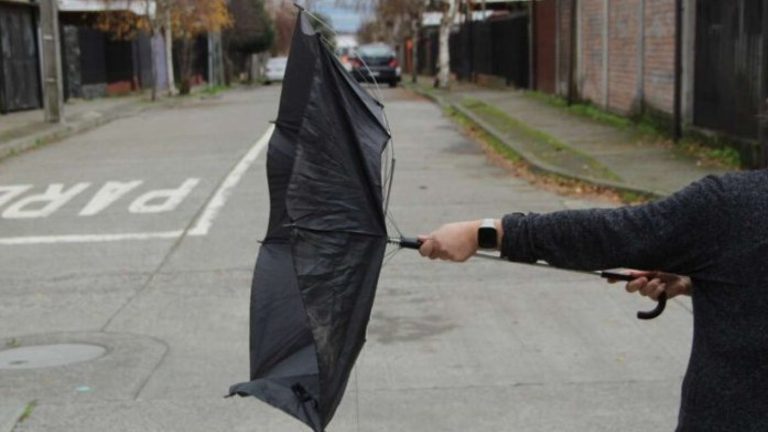 Emiten aviso meteorológico por fuertes vientos en cuatro regiones: Proyectan rachas de hasta 70 km/h