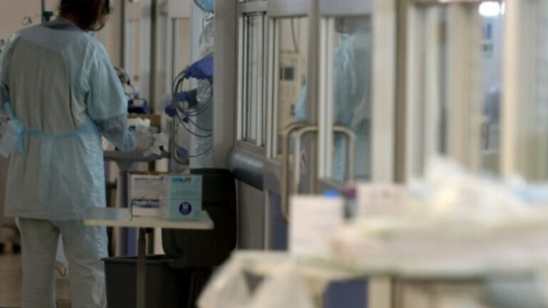 Insólita destitución de ginecóloga en Santiago: Debió atender partos de urgencia pese a licencia ante falta de reemplazo