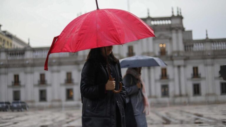 Lluvias se adelantan en Santiago: La hora exacta en que comienza el sistema frontal