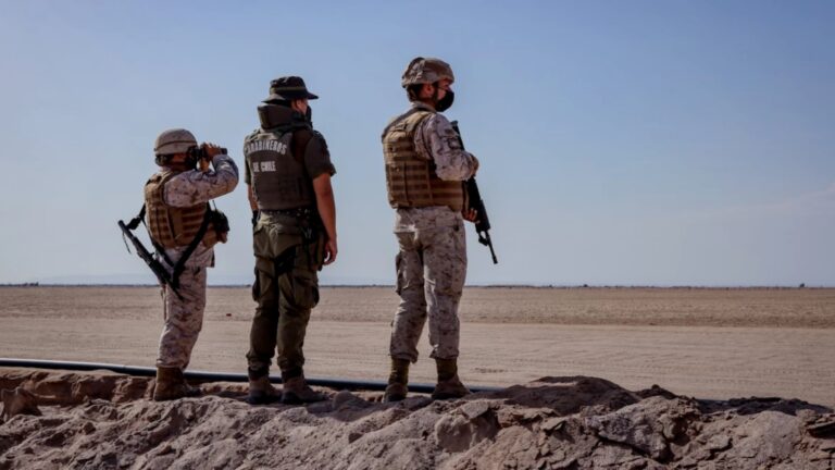 Tres militares peruanos fueron detenidos tras ingresar al país más de cuatro kilos de ketamina
