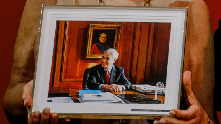 Es oficial: Comienzan preparativos para monumento a Sebastián Piñera frente a La Moneda