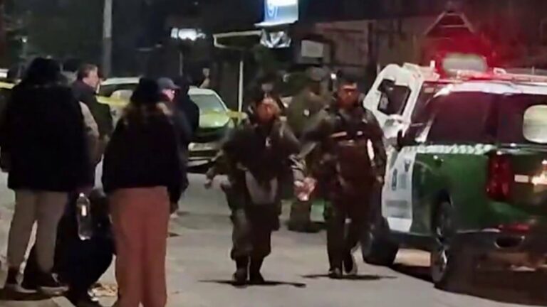 Taxista murió abatido tras evadir control en Recoleta: Chocó 6 vehículos e intentó atropellar a carabinero