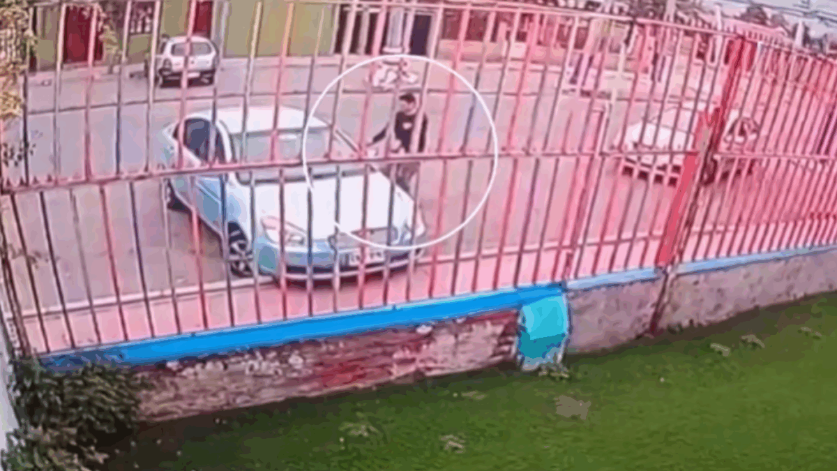 VIDEO | Captan a ladrones robando un auto en solo cinco segundos en Puente Alto
