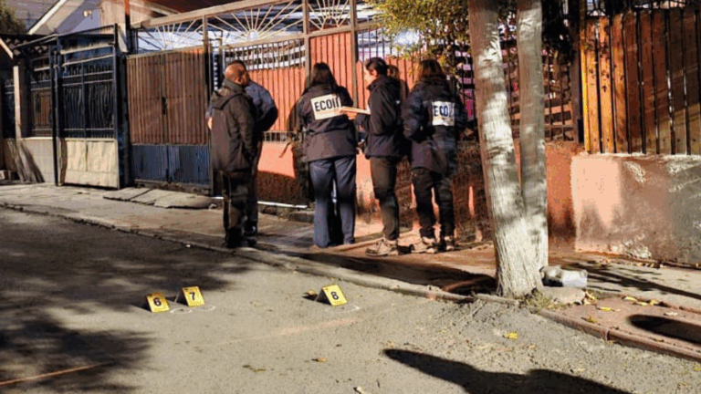 Ataque armado en San Ramón deja dos hombres muertos y una mujer en riesgo vital